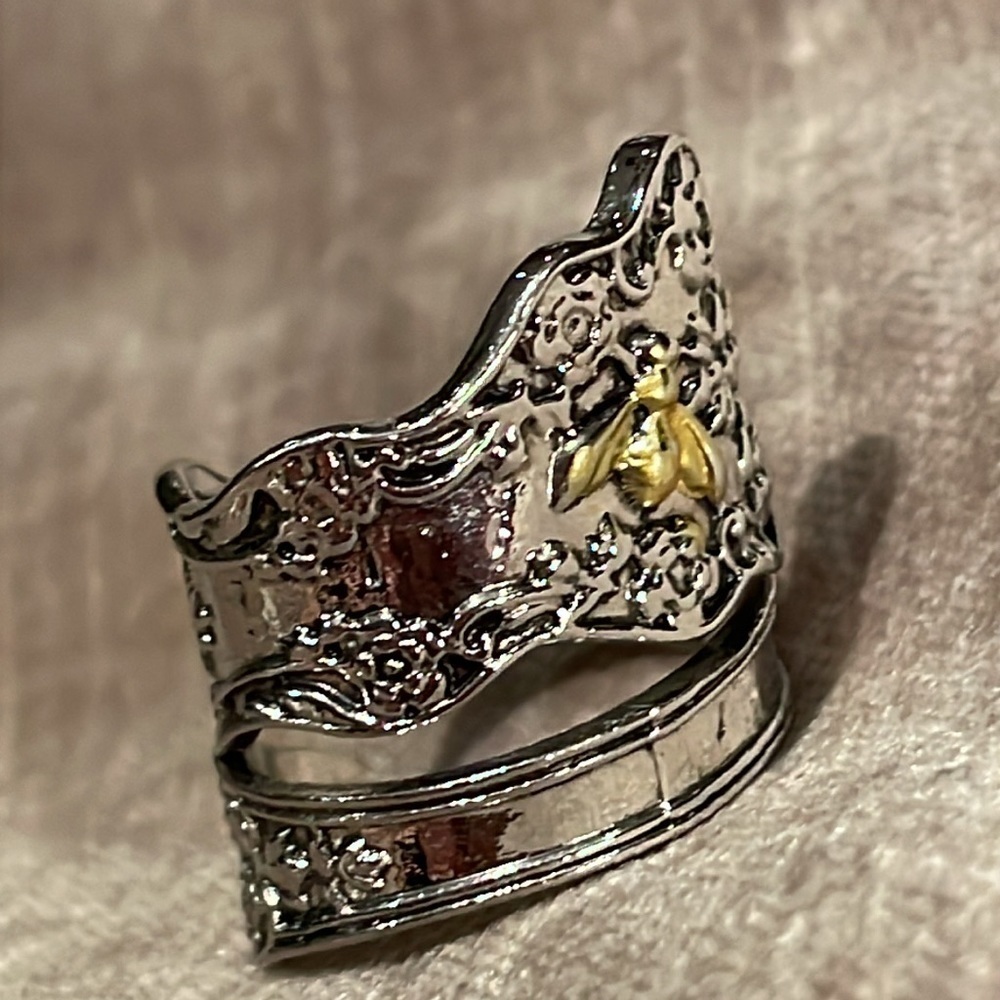 Bee Spoon Ring In Silvertone Size 6